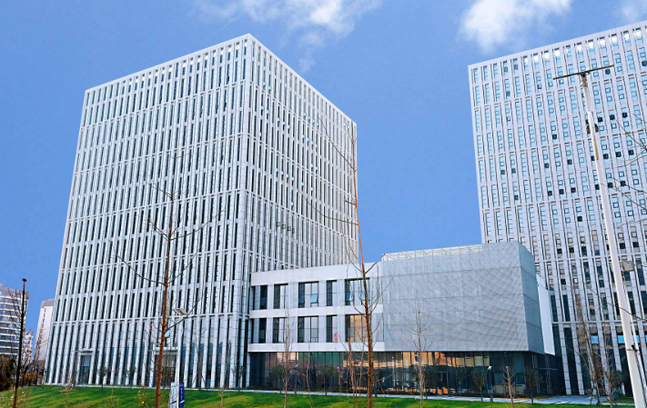 企业信息化升级路径：从官网定制到系统运维的全流程解析